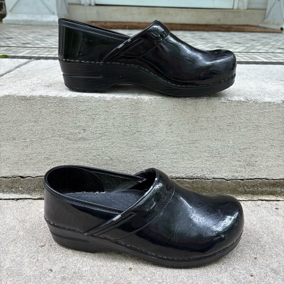 Dansko Black Patent Leather Clogs Size 42 - Picture 5 of 7